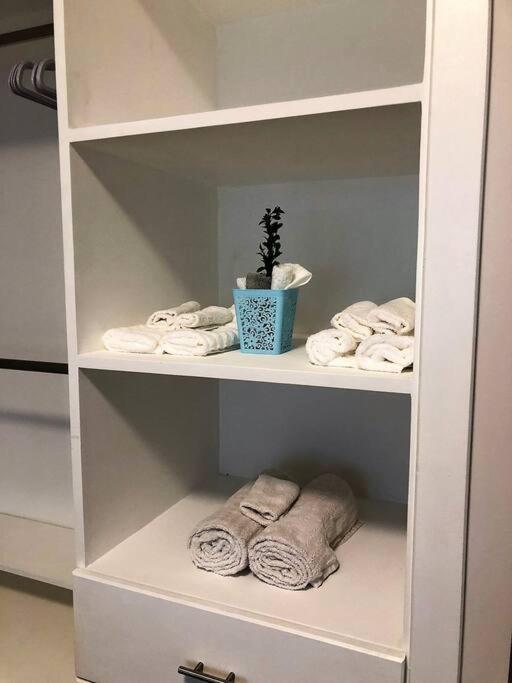 Lovely 1 Bedroom Apartment W/Private Parking 엔세나다 외부 사진