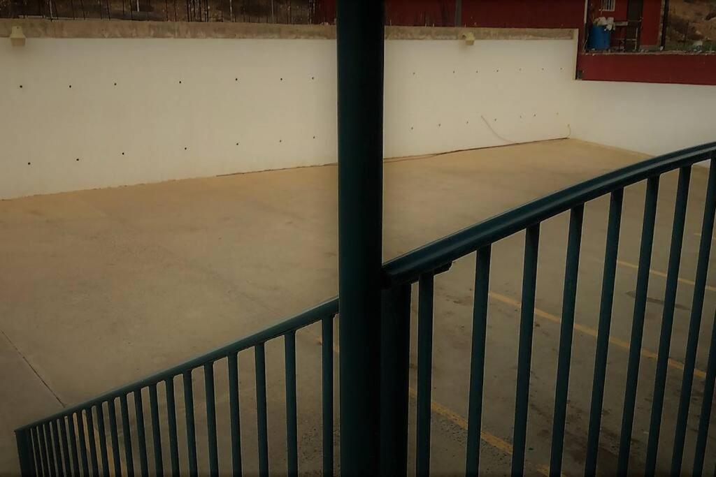 Lovely 1 Bedroom Apartment W/Private Parking 엔세나다 외부 사진