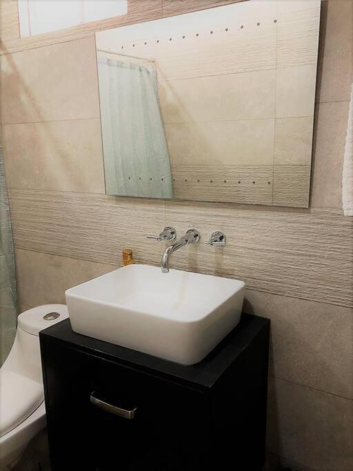 Lovely 1 Bedroom Apartment W/Private Parking 엔세나다 외부 사진