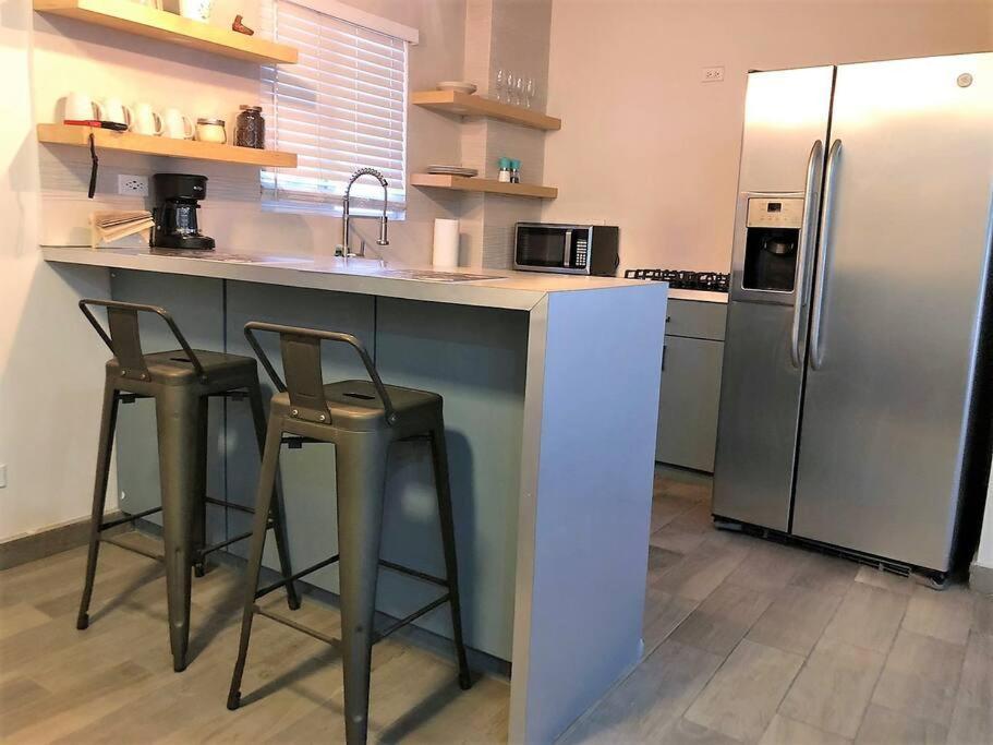 Lovely 1 Bedroom Apartment W/Private Parking 엔세나다 외부 사진