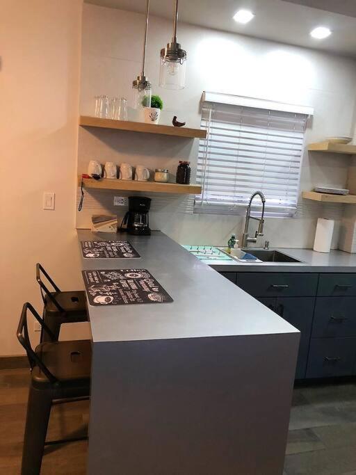 Lovely 1 Bedroom Apartment W/Private Parking 엔세나다 외부 사진